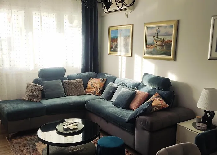 Lovely Home M&R